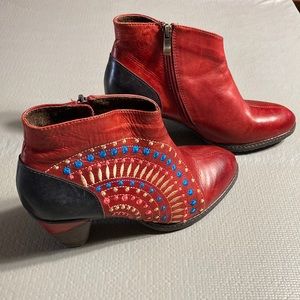 Red Rhapsody L’Artiste ankle boots